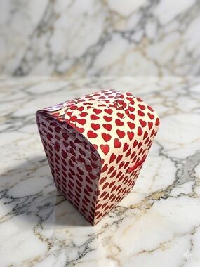 New Take Out Boxes White And Red Heart 4 pieces